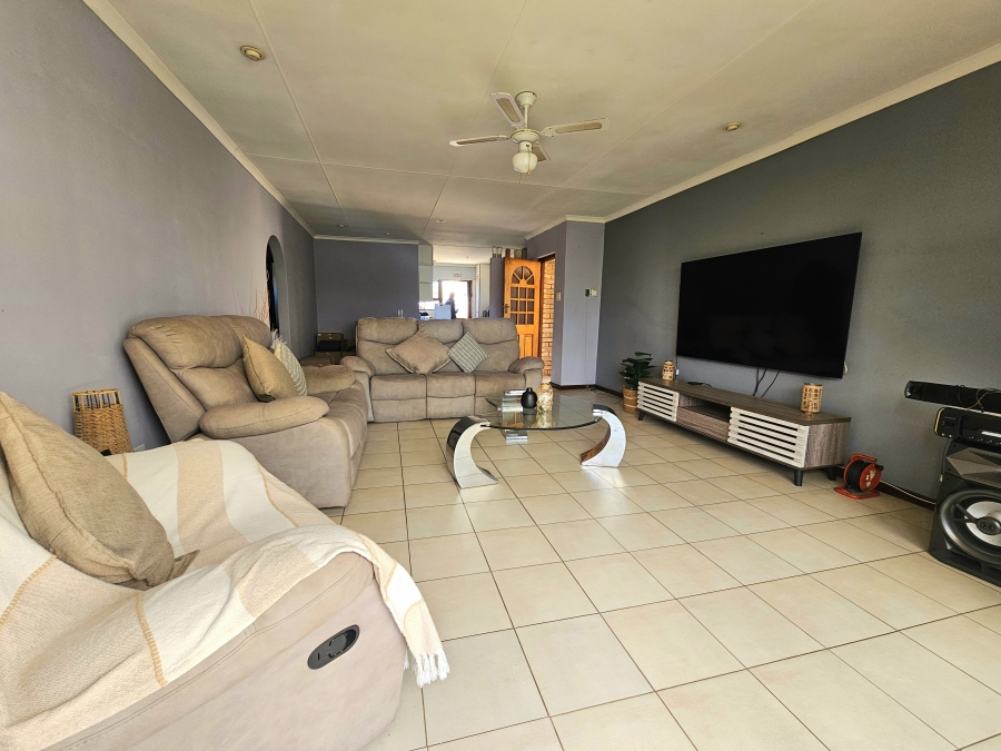 To Let 3 Bedroom Property for Rent in Beacon Bay Eastern Cape